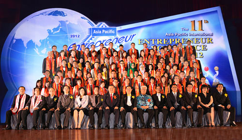 E-award-2012-Group-Photo-(in).jpg